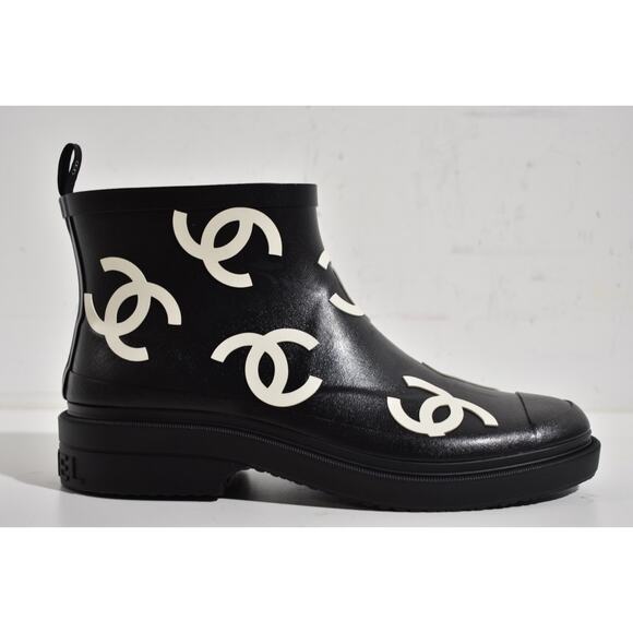 Chanel 23A Black White All Over Logo Rubber CC Low Top Short Ankle Rain Boots 40 - Picture 2 of 11